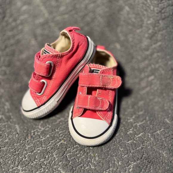 Converse Kids Velcro Pink Sneakers, toddler sz 6 - Picture 1 of 8